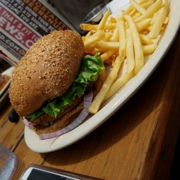 The Flying Saucer signature dishes Hot Mama
Turkey Meltdown
Saucer Burger
